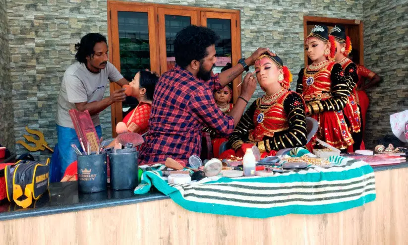 ജില്ലാ കലോത്സവം; വീടുകൾ ഗ്രീൻറൂമുകളായി ജില്ലാ കലോത്സവം; വീടുകൾ ഗ്രീൻറൂമുകളായി