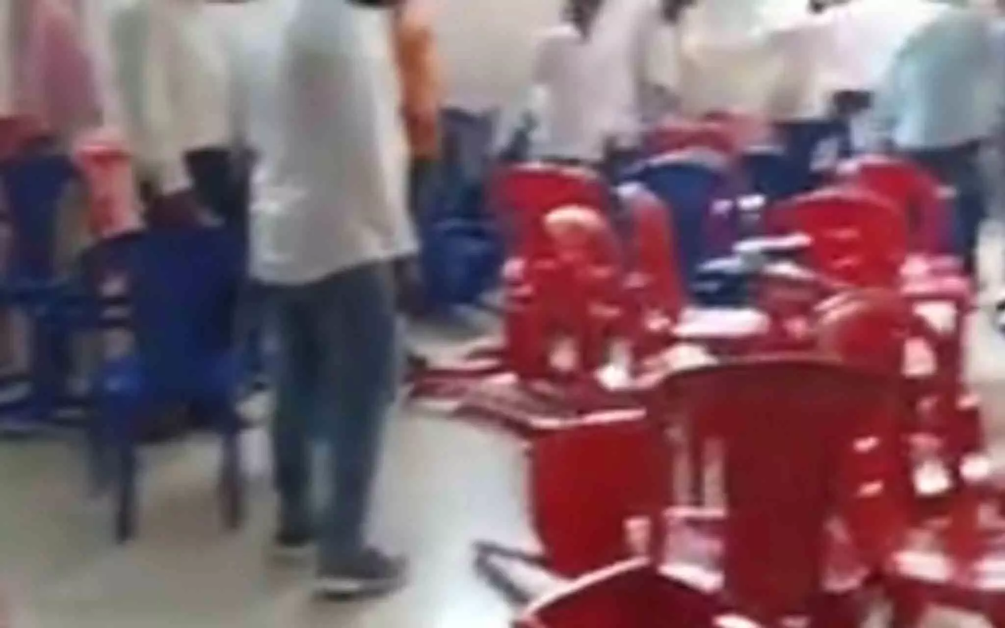 ഹാസനിൽ കോൺഗ്രസ് ലോക്സഭ തെരഞ്ഞെടുപ്പ് ഒരുക്കത്തിന് ‘കസേരയേറോടെ’ തുടക്കം