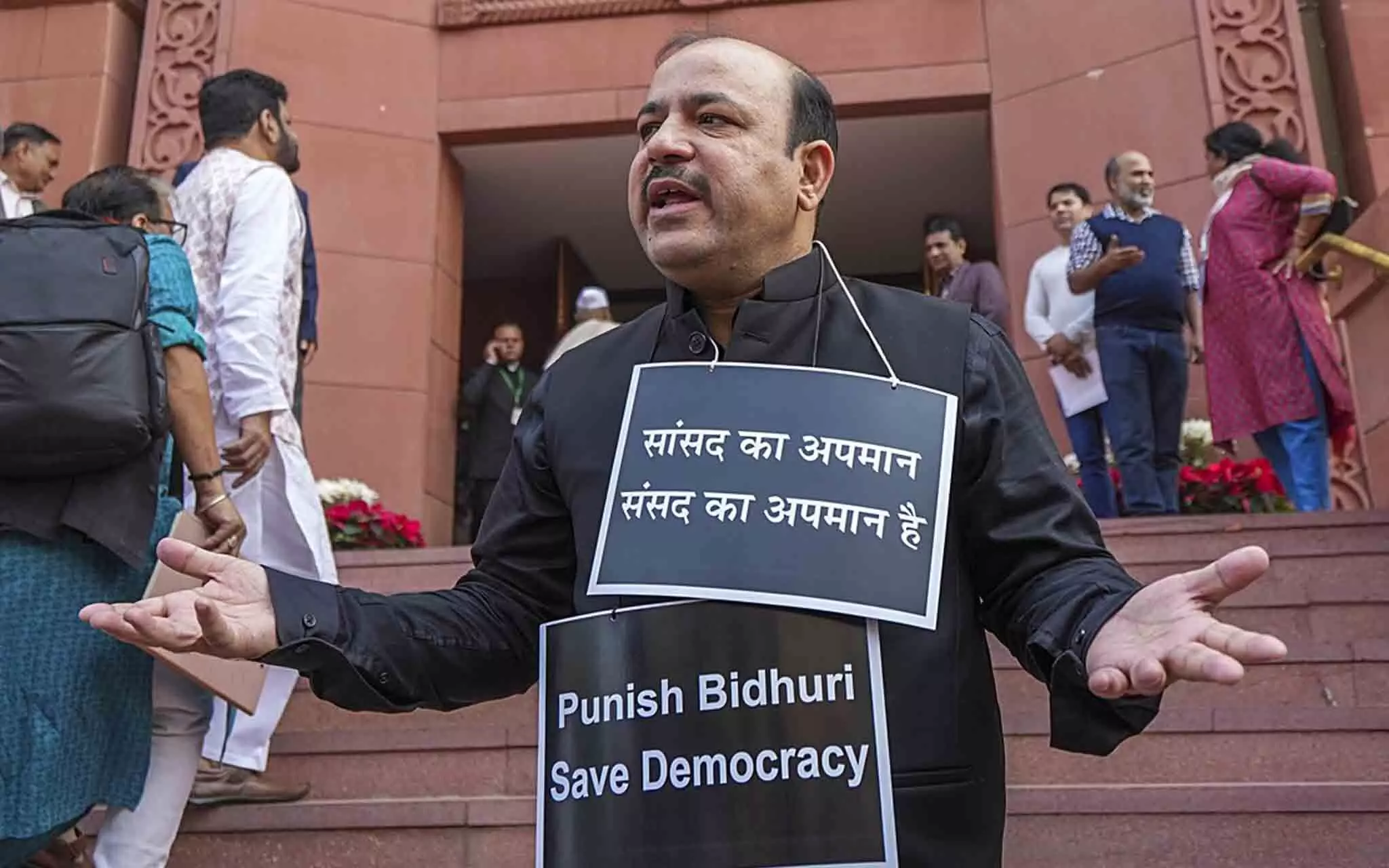 പ്രതിപക്ഷ പാർട്ടികൾ ഡാനിഷിന് പിന്നിൽ; സ്വന്തം പാർട്ടി വക സസ്പെൻഷൻ!