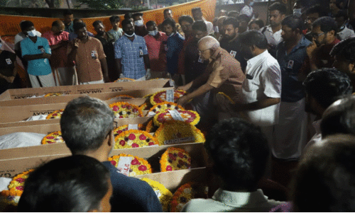 ഇനിയില്ല യാത്രകൾ; ശോകനാശിനിയുടെ തീരത്ത് അവർക്ക് നിത്യവിശ്രമം