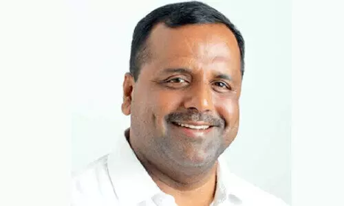 നിയമസഭയിലെ സവർക്കർ ചിത്ര വിവാദം; സ​വ​ർ​ക്ക​ർ ചി​ത്രം നീ​ക്കാ​ൻ ആ​ലോ​ച​ന​യി​ല്ലെ​ന്ന് സ്പീ​ക്ക​ർ