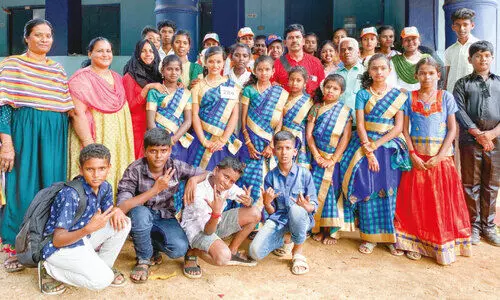 ക​ലോ​ത്സ​വ​വേ​ദി​യി​ലെ ക​ന്ത​സ്വാ​മി ട​ച്ച്