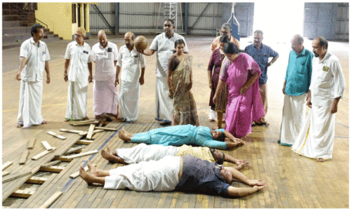 ജ​വ​ഹ​ർ സ്ക്വ​യ​ർ സ്റ്റേ​ഡി​യം നി​ർ​മാ​ണ അ​പാ​ക​ത: ശ​യ​ന​പ്ര​ദ​ക്ഷി​ണ​വു​മാ​യി കോ​ൺ​ഗ്ര​സ് കൗ​ൺ​സി​ല​ർ​മാ​ർ