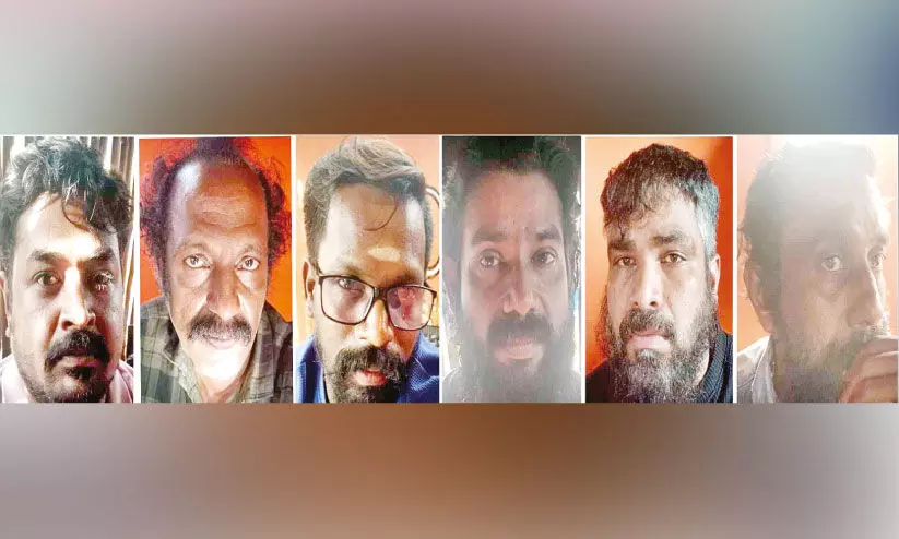 പെരിങ്ങോട്ടുകരയിൽ 1072 ലിറ്റർ വ്യാജമദ്യം പിടികൂടി പെരിങ്ങോട്ടുകരയിൽ 1072 ലിറ്റർ വ്യാജമദ്യം പിടികൂടി