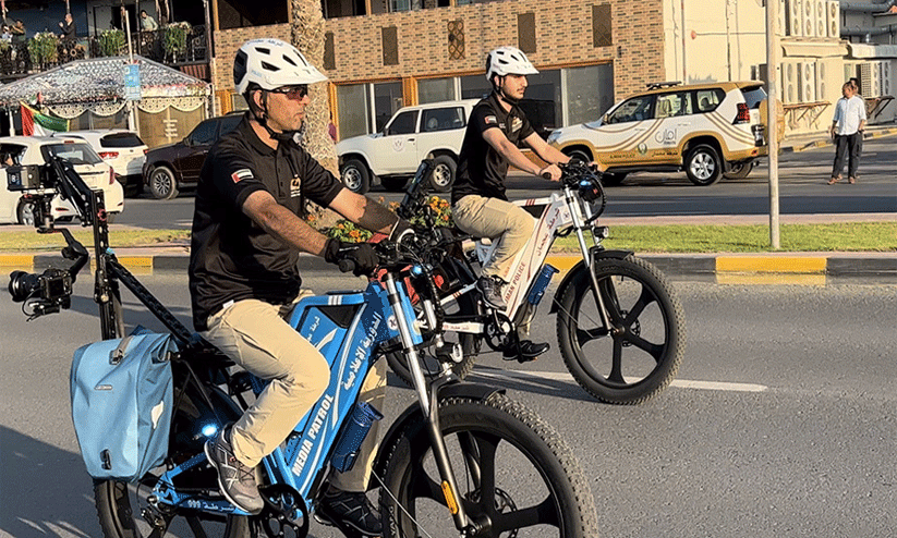 കാമറയുമായി ഇ- ബൈക്കിലെത്തും അജ്മാന് പൊലീസ് കാമറയുമായി ഇ- ബൈക്കിലെത്തും അജ്മാന് പൊലീസ്
