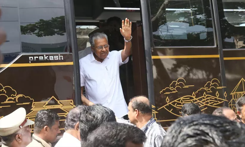 മുഖ്യമ​ന്ത്രിക്ക് ഷൂ എറിഞ്ഞ കെ.എസ്.യു പ്രവർത്തകർക്കെതിരെ വധശ്രമക്കേസ്