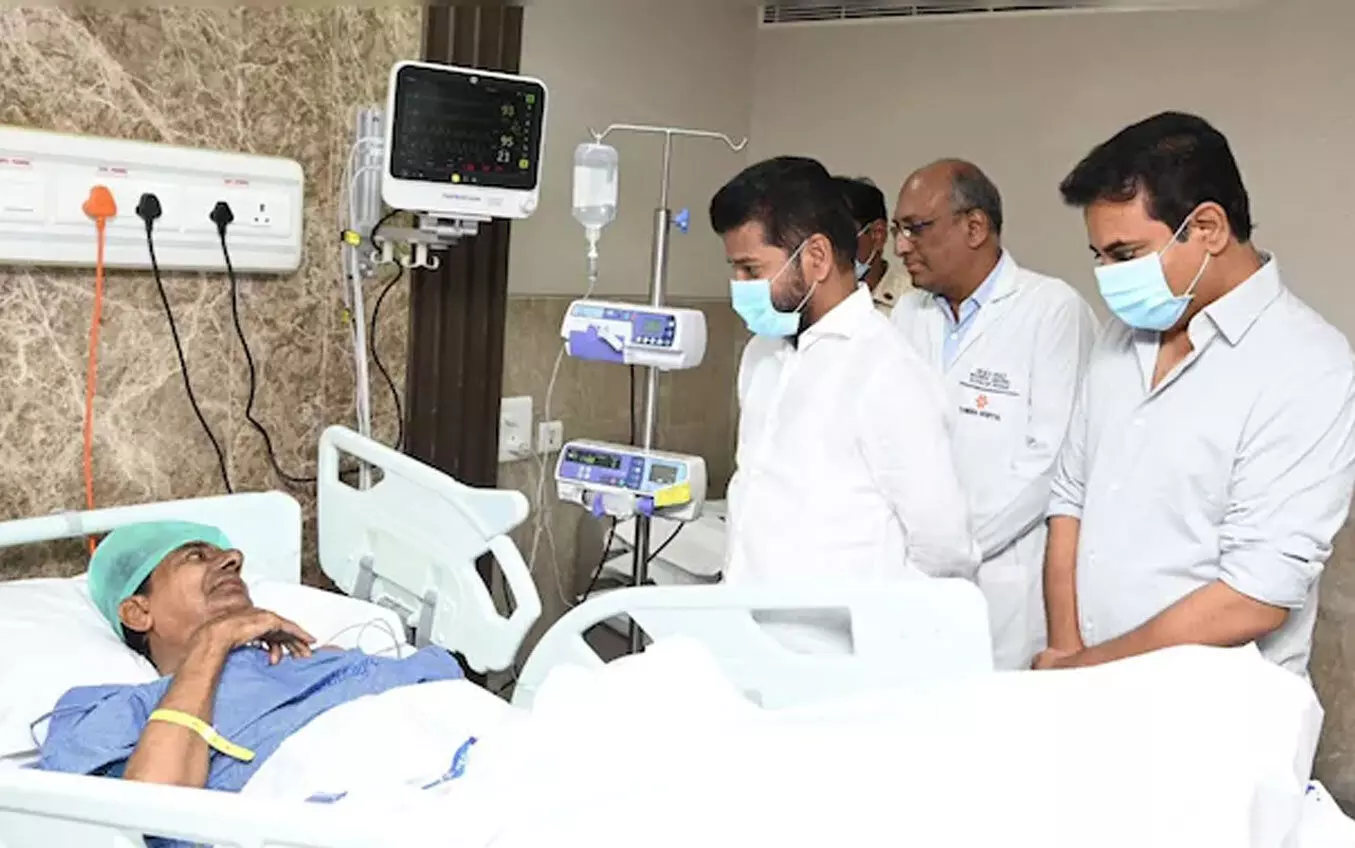 കെ.സി.ആറിനെ ആശുപത്രിയിൽ സന്ദർശിച്ച് തെലങ്കാന മുഖ്യമന്ത്രി രേവന്ത് റെഡ്ഡി