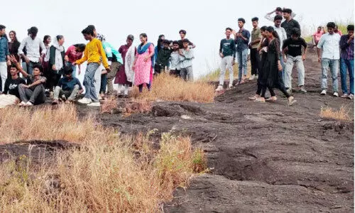 പാലുകാച്ചി മലയിലേക്ക്  സഞ്ചാരികളുടെ ഒഴുക്ക്