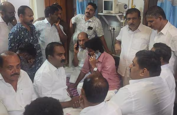 എം.എല്‍.എക്കും സ്റ്റാഫിനും മര്‍ദനം: സംഭവത്തില്‍ 30 പേര്‍ക്കെതിരെ കേസ്