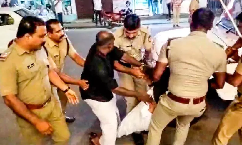 അഞ്ച് യൂത്ത് കോൺഗ്രസ് പ്രവർത്തകരെ കരുതൽ തടങ്കലിലാക്കി