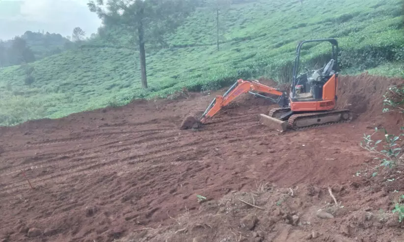 കോട്ടപ്പടി ചുളിക്ക എസ്റ്റേറ്റ്: തോട്ടം ഭൂമി തരം മാറ്റുന്നതിനെതിരെ പരാതി കോട്ടപ്പടി ചുളിക്ക എസ്റ്റേറ്റ്: തോട്ടം ഭൂമി തരം മാറ്റുന്നതിനെതിരെ പരാതി