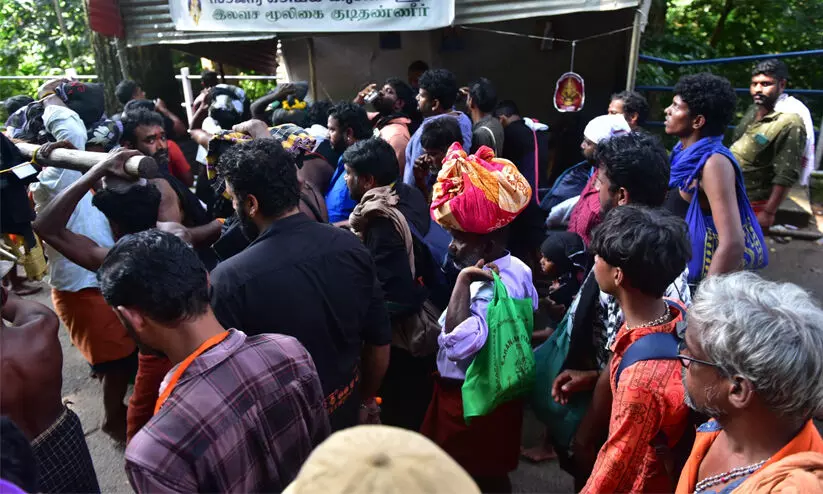 സുരക്ഷയോടെ സന്നിധാനം; ഇന്ന് വെര്ച്ച്വല് ക്യൂ വഴി 43,595 ഭക്തരെത്തി സുരക്ഷയോടെ സന്നിധാനം; ഇന്ന് വെര്ച്ച്വല് ക്യൂ വഴി 43,595 ഭക്തരെത്തി