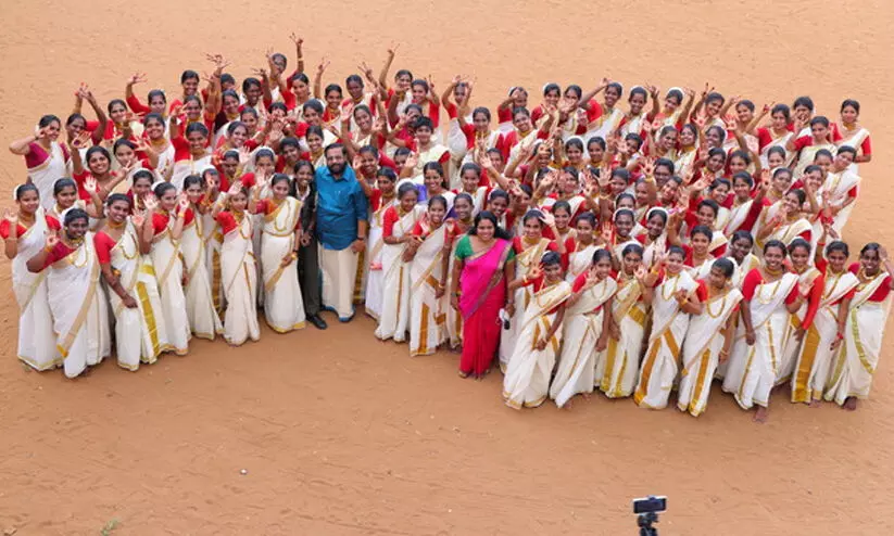 നവകേരള സദസ്: വിദ്യാർഥികളുടെ തിരുവാതിര അരങ്ങേറി നവകേരള സദസ്: വിദ്യാർഥികളുടെ തിരുവാതിര അരങ്ങേറി