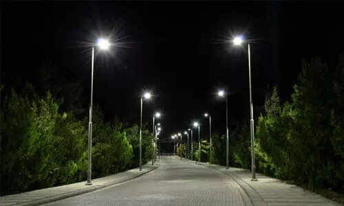 പൊന്മളയിലെ തെരുവുവിളക്ക് മാറ്റിസ്ഥാപിക്കൽ പ​ണം ന​ൽ​കി​യി​ല്ല; ക​രാ​റു​കാ​ര​ൻ പ​ണി നി​ർ​ത്തി​വെ​ച്ചു