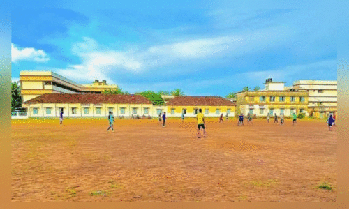 സ്കൂൾ മൈതാനം ഇനി കുത്തിരിപ്പ് മുഹമ്മദ്​ സ്റ്റേഡിയം
