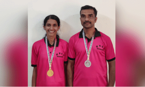 ബി​ജുവും ശ്രു​തിയും