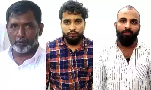 വിവാഹം നടത്താമെന്ന് മോഹിപ്പിച്ച് മലയാളി വയോധികനെ ബ്ലാക് മെയിൽ ചെയ്ത മൂന്നുപേർ അറസ്റ്റിൽ