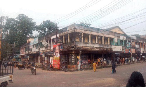 പൊളിക്കാൻ തീരുമാനിച്ച ഷോപ്പിങ്​ കോംപ്ലക്സിൽനിന്ന് ​ഒഴിയാതെ കച്ചവടക്കാർ