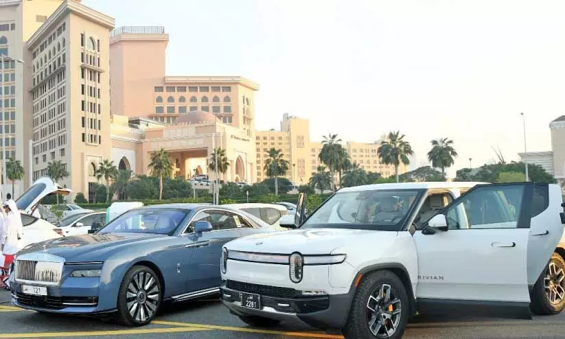 പ​രി​സ്ഥി​തി, കാ​ലാ​വ​സ്ഥ വ്യ​തി​യാ​ന മ​ന്ത്രാ​ല​യം ക​താ​റ ക​ൾ​ച​റ​ൽ വി​ല്ലേ​ജി​ൽ സം​ഘ​ടി​പ്പി​ച്ച  വൈ​ദ്യു​ത, ഹൈ​ബ്രി​ഡ് വാ​ഹ​ന​ങ്ങ​ളു​ടെ പ്ര​ദ​ർ​ശ​ന​ത്തി​ൽ​നി​ന്ന്