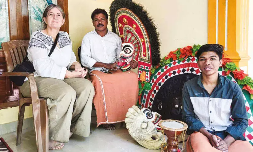 അതിർത്തികൾ മാഞ്ഞു; തിറയും പൂതനും കണ്ട് ഡിയഡ്രീ അതിർത്തികൾ മാഞ്ഞു; തിറയും പൂതനും കണ്ട് ഡിയഡ്രീ