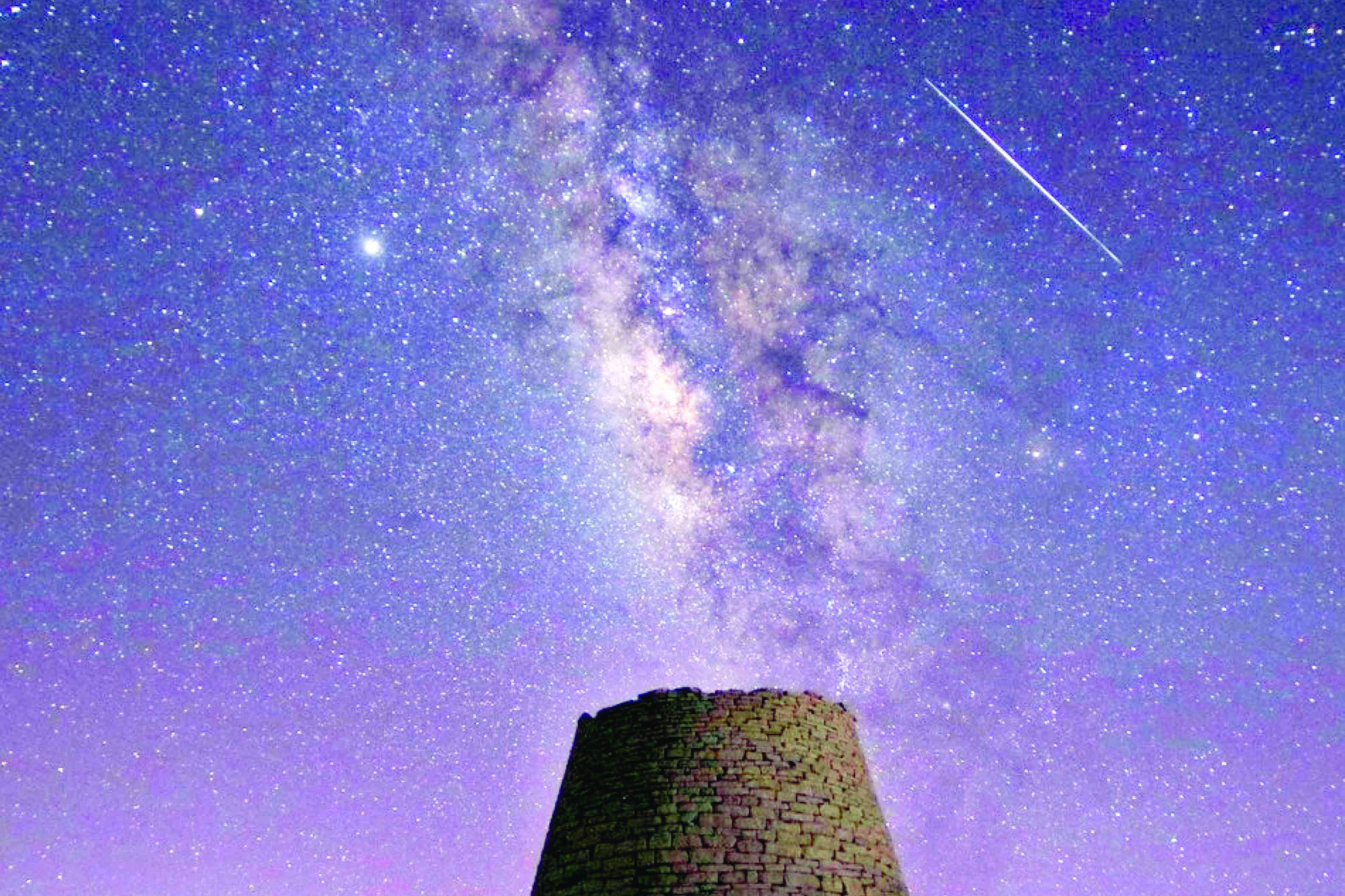 വ​രു​ന്നു, ആ​കാ​ശ​ത്ത്​ വി​സ്മ​യക്കാഴ്ച...