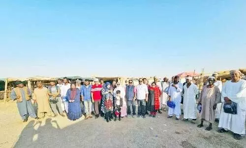 ജി.​എം.​എ​ഫ്​ റി​യാ​ദ്​ ഘ​ട​കം മ​രു​ഭൂ​മി​യി​ലെ ഇ​ട​യ താ​വ​ള​ങ്ങ​ളി​ൽ ക​മ്പി​ളി​പ്പു​ത​പ്പു​ക​ൾ വി​ത​ര​ണം ചെ​യ്​​ത​പ്പോ​ൾ