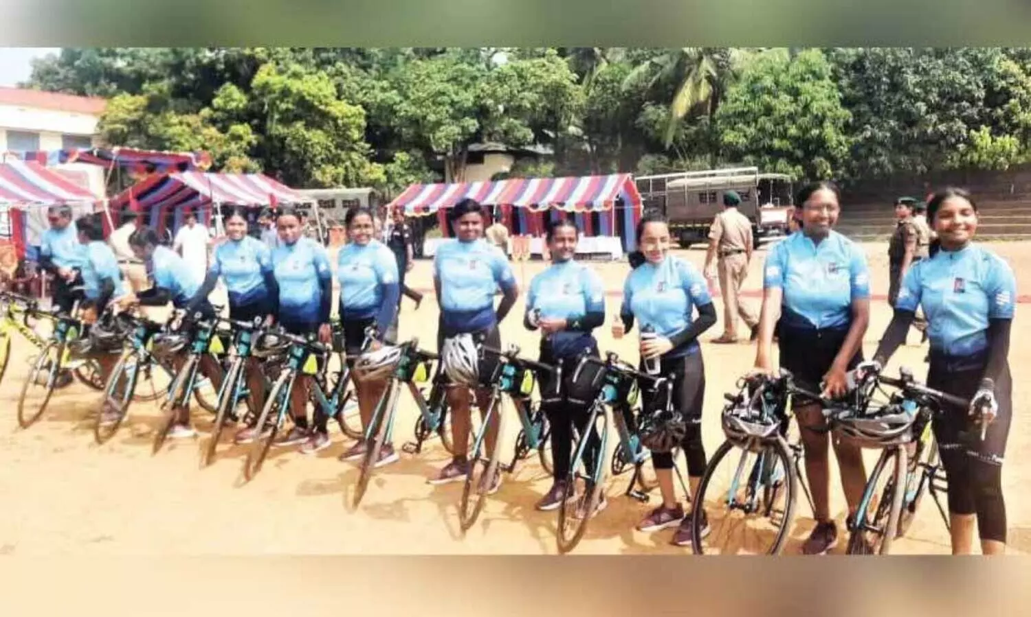 എ​ന്‍.​സി.​സി വ​നി​ത കേ​ഡ​റ്റു​ക​ളു​ടെ മെ​ഗാ സൈ​ക്ല​ത്തോ​ണ്‍ ഗു​രു​വാ​യൂ​രി​ലെ​ത്തി​യ​പ്പോ​ള്‍