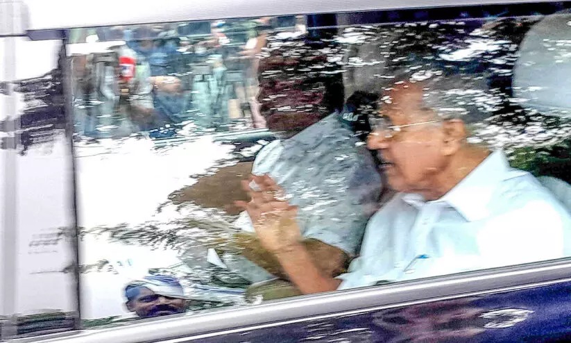 തേക്കടി ചുറ്റി മന്ത്രി സജി ചെറിയാൻ, ഒന്നും മിണ്ടാതെ മുഖ്യമന്ത്രി