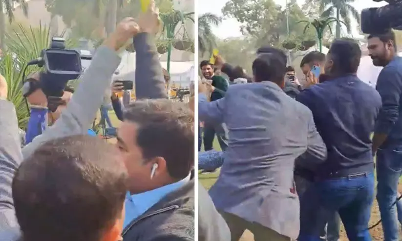 സ്മോക്ക് കാനിസ്റ്ററിനായി ചാനൽ മാധ്യമപ്രവർത്തകരുടെ ‘അടിപിടി’; പാർലമെന്‍റ് വളപ്പിലെ വിഡിയോ വൈറൽ