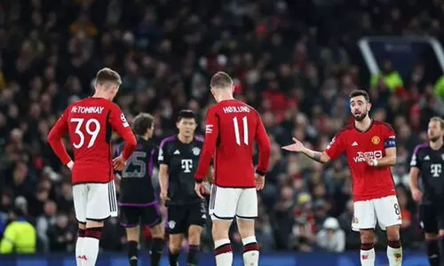 യുവേഫ ചാമ്പ്യൻസ് ലീഗ്: തോറ്റ്.. തോറ്റ് മാഞ്ചസ്റ്റർ യുണൈറ്റഡ്; യൂറോപ്പ ലീഗ് പോലും കാണാതെ പുറത്ത്