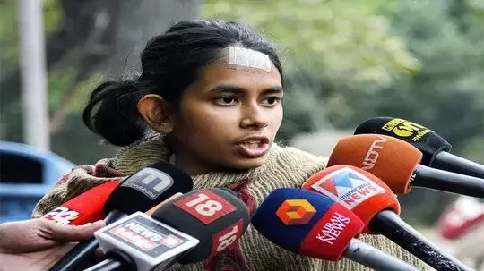 ജെ.എൻ.യു വിദ്യാർഥി യൂണിയൻ നേതാവ് ഐഷി ഘോഷിന് 10,000 രൂപ പിഴയിട്ട് യൂനിവേഴ്സിറ്റി