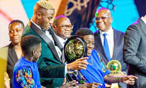 തെരുവിൽ വെള്ളം വിറ്റ് നടന്ന വിക്ടർ ഒസിംഹൻ;   ഇന്ന് ആഫ്രിക്കൻ ഫുട്ബാളർ ഓഫ് ദി ഇയർ