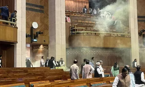 പാർലമെന്റിലെ സുരക്ഷ വീഴ്ച: പ്രതിപക്ഷം രാഷ്ട്രപതിയെ കാണും; അമിത് ഷായുടെ പ്രസ്താവന തേടും പാർലമെന്റിലെ സുരക്ഷ വീഴ്ച: പ്രതിപക്ഷം രാഷ്ട്രപതിയെ കാണും; അമിത് ഷായുടെ പ്രസ്താവന തേടും