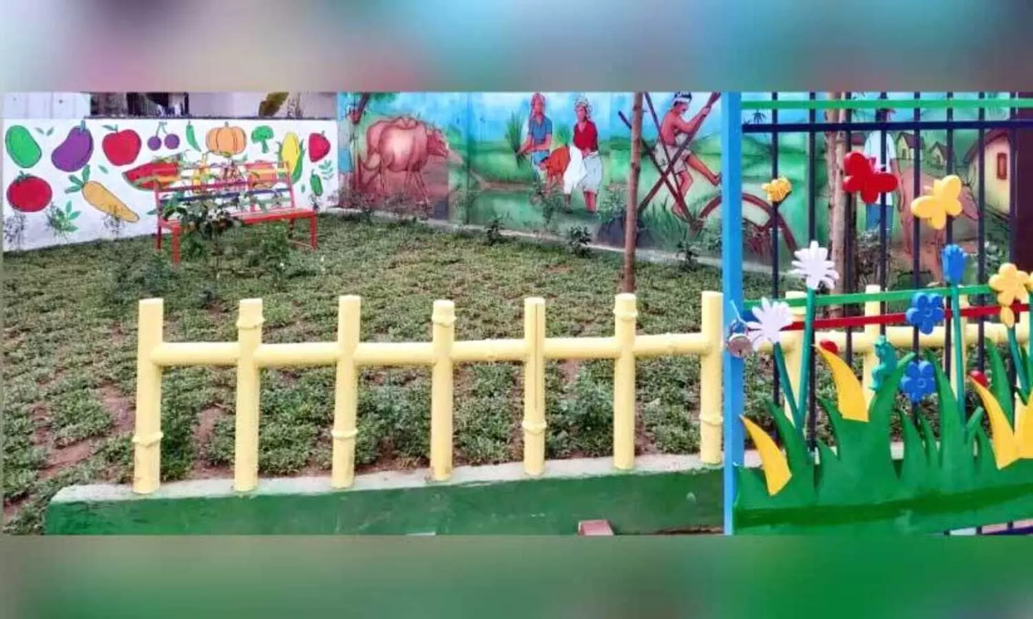 ശാ​ന്തി​പു​രം എം.​എ.​ആ​ർ.​എം.​ജി.​വി.​എ​ച്ച്.​എ​സ്.​എ​സ് പ്രീ ​പ്രൈ​മ​റി വി​ഭാ​ഗ​ത്തി​ൽ ഒ​രു​ക്കി​യ ന​ക്ഷ​ത്ര​ക്കൂടാ​രം