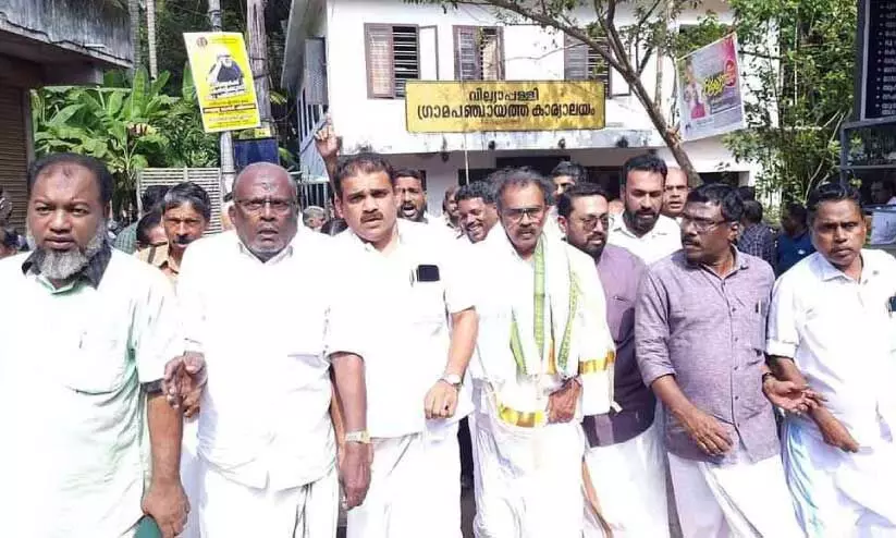 ഉ​പ​തെ​ര​ഞ്ഞെ​ടു​പ്പ് വി​ജ​യ​ത്തെ തു​ട​ർ​ന്ന് യു.​ഡി.​എ​ഫ് വി​ല്യാ​പ്പ​ള്ളി പ​ഞ്ചാ​യ​ത്ത് ക​മ്മി​റ്റി​യു​ടെ നേ​തൃ​ത്വ​ത്തി​ൽ ന​ട​ന്ന ആ​ഹ്ലാ​ദ പ്ര​ക​ട​നം