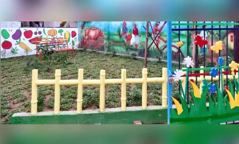 ശാന്തിപുരം എം.എ.ആർ.എം.ജി.വി.എച്ച്.എസ്.എസ് പ്രീ പ്രൈമറി വിഭാഗത്തിൽ ഒരുക്കിയ നക്ഷത്രക്കൂടാരം ശാന്തിപുരം എം.എ.ആർ.എം.ജി.വി.എച്ച്.എസ്.എസ് പ്രീ പ്രൈമറി വിഭാഗത്തിൽ ഒരുക്കിയ നക്ഷത്രക്കൂടാരം