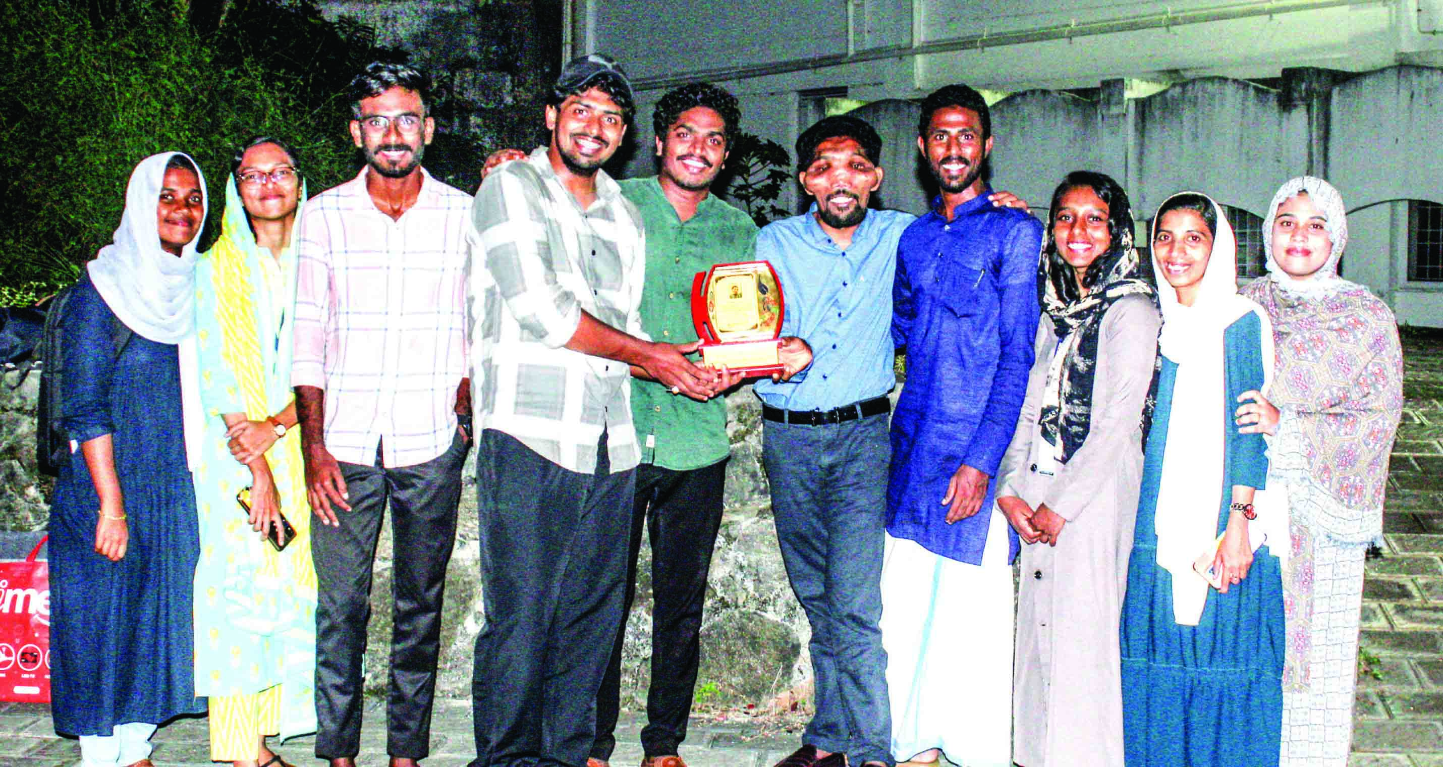 ഉ​മ​ര്‍ ഫാ​റൂ​ഖി​ന്റെ വാ​ക്കു​ക​ള്‍ ഇ​വ​ര്‍ക്ക് ഉ​യി​രും ഉ​ണ​ര്‍വും