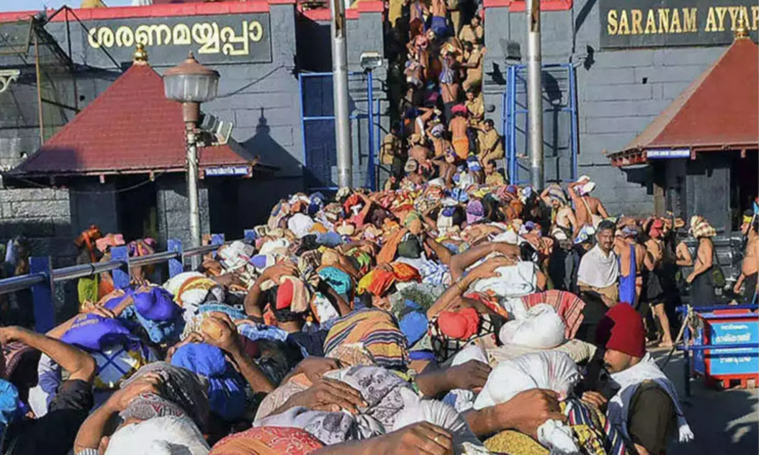 മണിക്കൂറിൽ 4600 ഭക്തർ ശബരിമല പടി കയറുന്നു