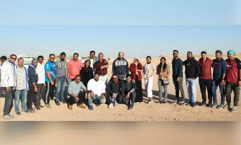 മരുഭൂമിയിൽ ഒറ്റപ്പെട്ടു കഴിയുന്ന ഇടയന്മാർക്ക് കമ്പിളി പുതപ്പുകൾ വിതരണം ചെയ്യാനെത്തിയപ്പോൾ മരുഭൂമിയിൽ ഒറ്റപ്പെട്ടു കഴിയുന്ന ഇടയന്മാർക്ക് കമ്പിളി പുതപ്പുകൾ വിതരണം ചെയ്യാനെത്തിയപ്പോൾ