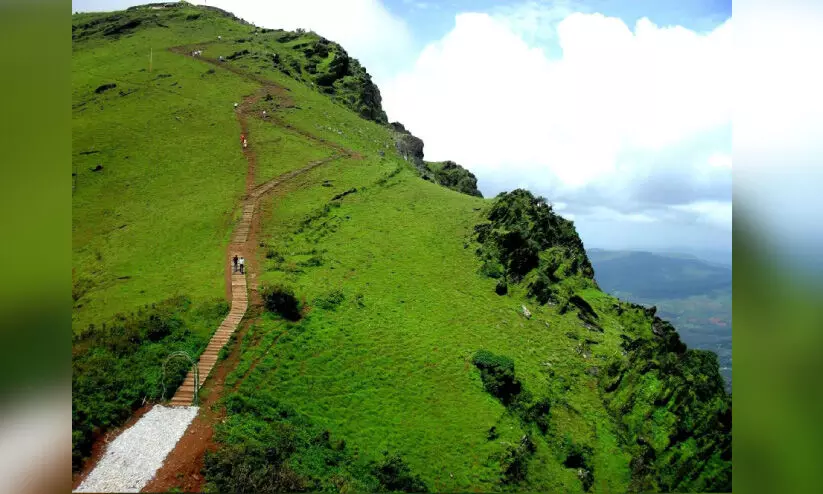 ദ​ത്ത ജ​യ​ന്തി: ചി​ക്ക​മ​ക​ളൂ​രു​വി​ൽ വി​നോ​ദ​സ​ഞ്ചാ​രികൾക്ക് വി​ല​ക്ക്