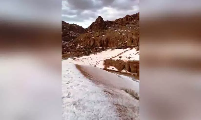 തബൂക്കിലെ മലനിരകളിൽ മഞ്ഞുവീഴ്ചയുണ്ടായപ്പോൾ തബൂക്കിലെ മലനിരകളിൽ മഞ്ഞുവീഴ്ചയുണ്ടായപ്പോൾ