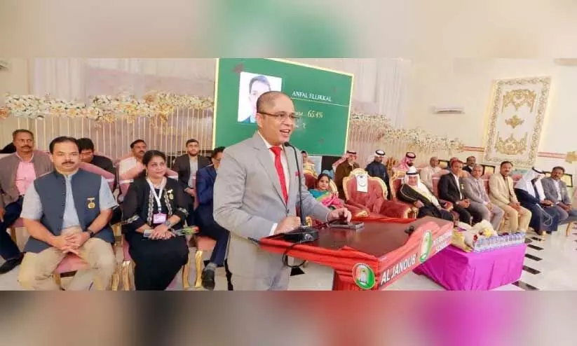 അബഹ അസീറിലെ അൽ ജനൂബ് ഇന്റർനാഷനൽ സ്കൂളിൽ നടന്ന ഹാറ്റ്സ് ഓഫ് 2023 പരിപാടി ഇന്ത്യൻ കോൺസുൽ ജനറൽ മുഹമ്മദ് ഷാഹിദ് ആലം ഉദ്ഘാടനം ചെയ്യുന്നു. അബഹ അസീറിലെ അൽ ജനൂബ് ഇന്റർനാഷനൽ സ്കൂളിൽ നടന്ന ഹാറ്റ്സ് ഓഫ് 2023 പരിപാടി ഇന്ത്യൻ കോൺസുൽ ജനറൽ മുഹമ്മദ് ഷാഹിദ് ആലം ഉദ്ഘാടനം ചെയ്യുന്നു.