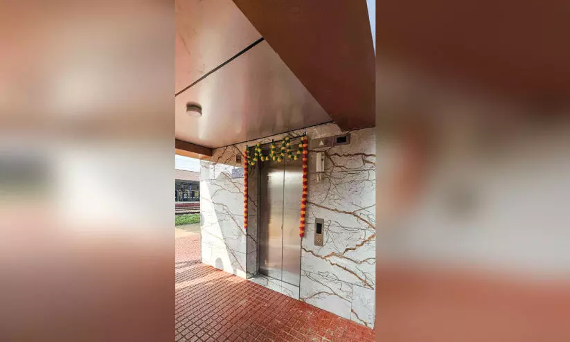 സുഗമമായി കയറിയിറങ്ങാം; കുറ്റിപ്പുറം റെയില്‍വേ സ്റ്റേഷനിൽ ലിഫ്റ്റ് റെഡി