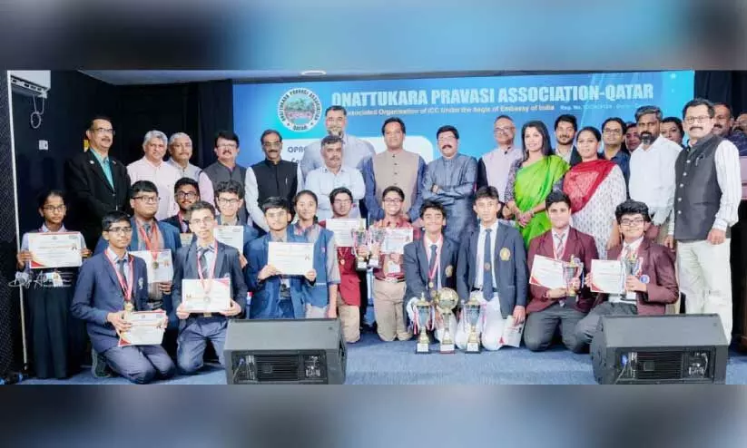 ഇന്റർ സ്കൂൾ ക്വിസ് മത്സരം ‘ഇന്ത്യ@100’ വിജയികൾ വിശിഷ്ടാതിഥികൾക്കൊപ്പം ഇന്റർ സ്കൂൾ ക്വിസ് മത്സരം ‘ഇന്ത്യ@100’ വിജയികൾ വിശിഷ്ടാതിഥികൾക്കൊപ്പം