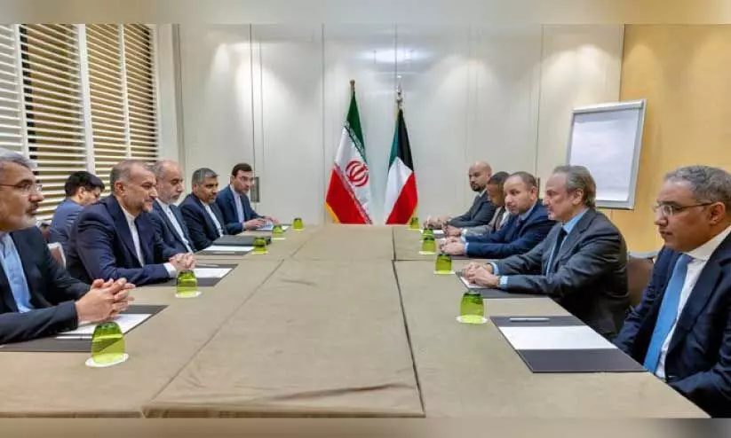 വിദേശകാര്യ മന്ത്രി ശൈഖ് സലിം അബ്ദുല്ല അൽ ജാബിർ അസ്സബാഹ് ഇറാൻ വിദേശകാര്യമന്ത്രിയുമായി ചർച്ചയിൽ വിദേശകാര്യ മന്ത്രി ശൈഖ് സലിം അബ്ദുല്ല അൽ ജാബിർ അസ്സബാഹ് ഇറാൻ വിദേശകാര്യമന്ത്രിയുമായി ചർച്ചയിൽ