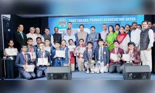 ഇന്റർ സ്‌കൂൾ ക്വിസ് മത്സരം ‘ഇന്ത്യ@100’ വിജയികൾ വിശിഷ്ടാതിഥികൾക്കൊപ്പം