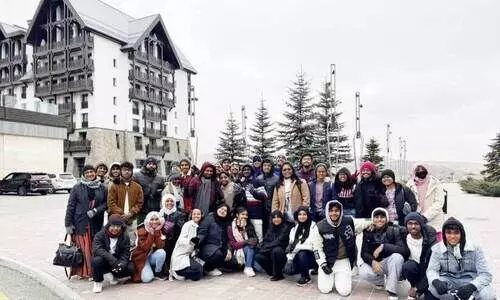 ഇ​ന്ത്യ ഇ​ന്‍റ​ർ​നാ​ഷ​ന​ൽ സ്കൂ​ൾ വി​ദ്യാ​ർ​ഥി​ക​ൾ അ​സ​ർ​ബൈ​ജാ​നി​ൽ