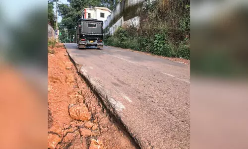 കു​ത്തി​പ്പൊ​ളി​ച്ച റോ​ഡോ​രം ന​ന്നാ​ക്കി​യി​ല്ല; മ​ന്ത്രി​ക്ക് പ​രാ​തി ന​ല്‍കി സ​മ​ര​ത്തി​ന് നീ​ക്കം