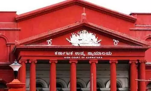 17ാം നൂറ്റാണ്ടിലേക്ക് മടങ്ങിപ്പോവുകയാണോ നമ്മൾ; സ്ത്രീയെ മർദിച്ച് നഗ്നയായി നടത്തിച്ച സംഭവത്തിൽ കർണാടക ഹൈകോടതി