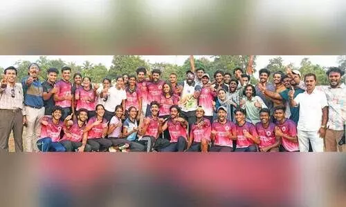 ക​ണ്ണൂ​ർ സർവകലാശാല അ​ത്‌​ല​റ്റി​ക്സ് മീ​റ്റി​ൽ പു​രു​ഷ,വ​നി​ത ചാ​മ്പ്യ​ന്മാ​രാ​യ ത​ല​ശ്ശേ​രി ബ്ര​ണ്ണ​ൻ കോ​ള​ജ് ടീം